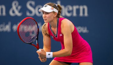 Рыбакина проиграла первый матч на Итоговом турнире WTA
