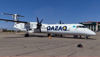 Видео с изолентой на иллюминаторе прокомментировали в Qazaq Air