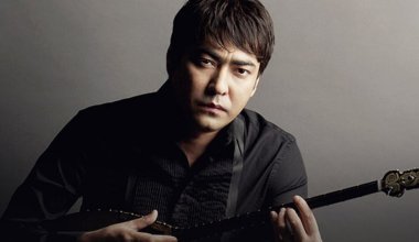 Казахстанский певец Мейрамбек Беспаев открыл радиостанцию «Аспан FM»