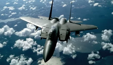 Погибли 5 человек: в США произошло крушение военного самолета