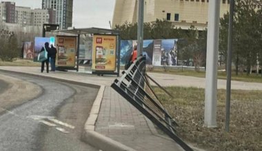Перевернутые остановки, сорванные кровли и пострадавшие: как перенесла ураган Астана