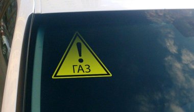 Стало известно, каким знаком обяжут помечать автомобили на газе в Казахстане