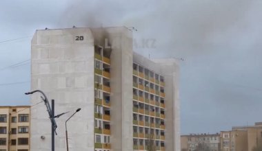 В жилом доме в Актау загорелся мусоропровод