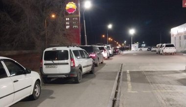 Автовладельцы из Актау жалуются на дефицит газа