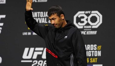 Скандальный боец UFC назвал Рахмонова "дерьмовой крысой"