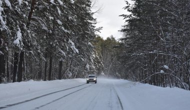 На каких участках автодорог Казахстана ограничили движение