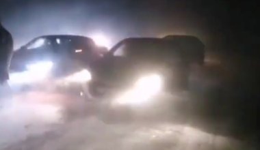 Около 3,5 тысячи человек застряли на дорогах Карагандинской области
