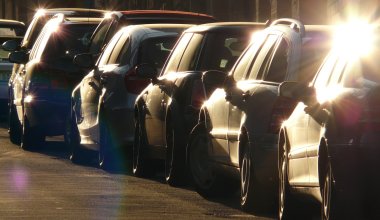 В Алматы вместо сквера построили платную парковку