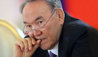 Портрет Нурсултана Назарбаева убрали из метро Алматы