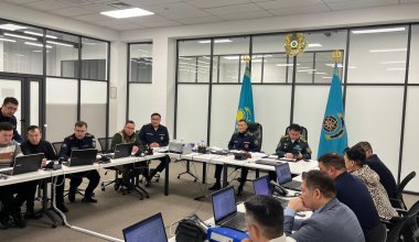 Почти 400 звонков от граждан: что происходит после землетрясения, рассказали в МЧС