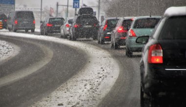 Почти 19 тысяч авто выехало из Алматы в ночь землетрясения