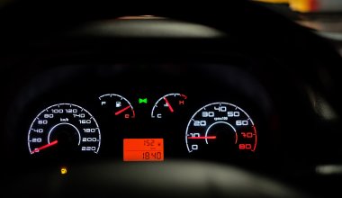 Полсотни авто незаконно поставили на учёт в Акмолинской области