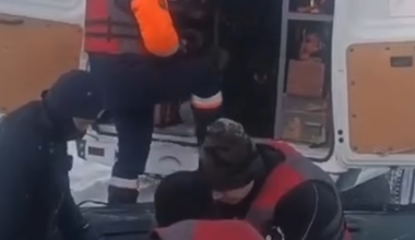 Автомобиль с пассажирами ушел под лед в Карагандинской области