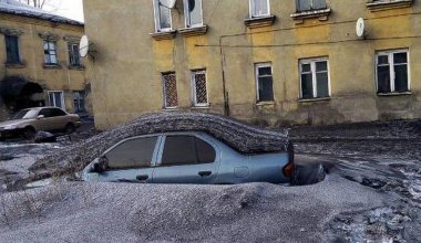 Черный снег в Сатпаеве удивил Казнет