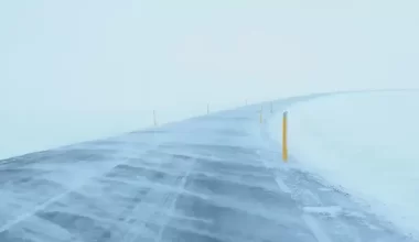 В 11 областях Казахстана закрыли дороги