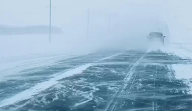 Из-за непогоды в Казахстане закрывают дороги