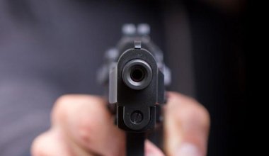 В овощном магазине Алматы устроили стрельбу