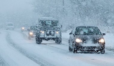 Дороги закрыли в семи областях Казахстана из-за погодных условий