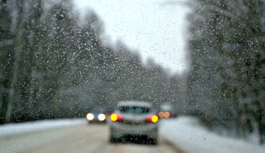 Все больше дорог Казахстана закрывают из-за непогоды