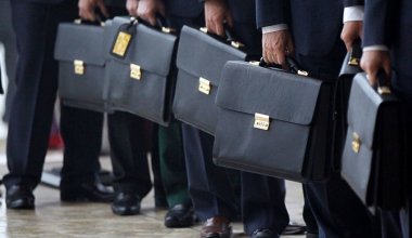 В Казахстане хотят разрешить отдельным госслужащим заниматься бизнесом