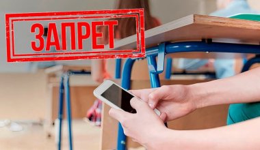 Запрет на использование телефонов во время уроков в школе: Токаев подписал закон
