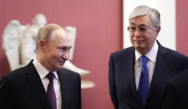 Президент Токаев поздравил Путина с победой на выборах