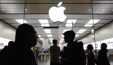 "Монополизация рынка смартфонов": Минюст США подал иск против Apple
