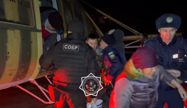 Паводки в Казахстане: авиацию привлекли для спасения жителей сел