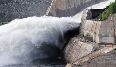 Людей эвакуируют: в Актюбинской области прорвало плотину