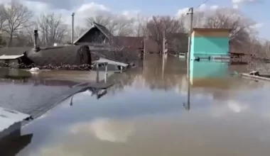В России прорвало дамбу. Есть ли опасность для Казахстана