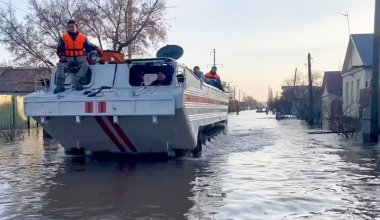 Прорыв дамбы у границы с РК: НПЗ в Орске приостановил работу