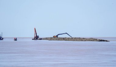 Сложная обстановка: что происходит в Атырау и реке Жайык во время паводков