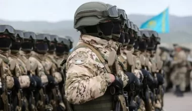 В Казахстане призывники сбежали при отправке в армию