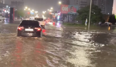 Улицы Актау затопило проливными дождями