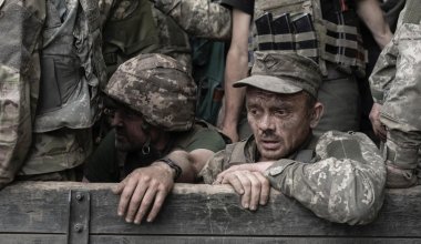 «Очень полезно сходить на войну» - российский драматург