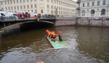 Автобус упал с моста в реку в Санкт-Петербурге: погибла уроженка Казахстана