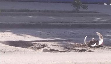 "Чиновники не ездят по городу": жители Актобе жалуются на ужасное состояние дорог