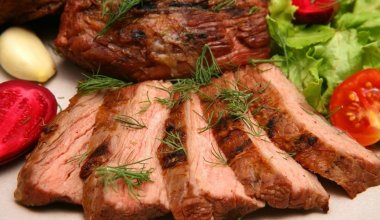 Эксперты назвали самое вредное мясо