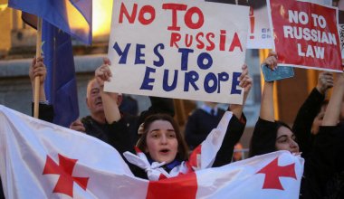Спикер парламента Грузии подписал закон об "иноагентах", несмотря на массовые протесты