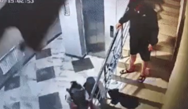 Шокирующее видео: в Астане потолок подъезда чуть не убил женщину с ребенком