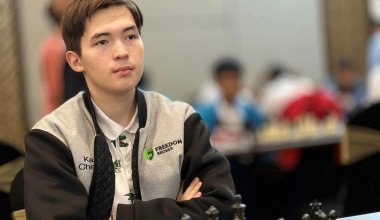 Токаев поздравил чемпиона мира по шахматам среди молодёжи Казыбека Ногербека