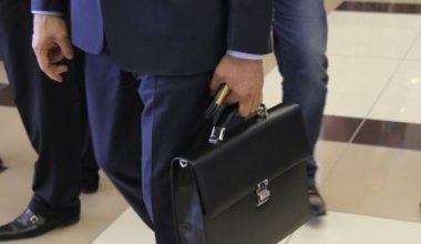 Токаев поздравил госслужащих с праздником