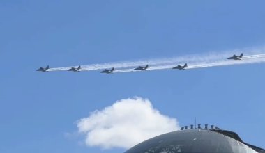 Военную технику в небе заметили жители Астаны