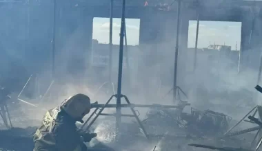 В Караганде разгорелся крупный пожар