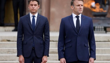 Макрон принял отставку правительства