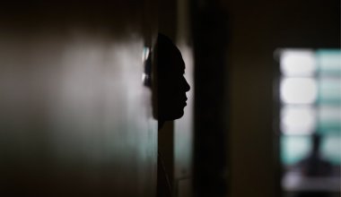 В области Абай мужчина убил 4-летнего ребенка и развратил свою 9-летнюю дочь