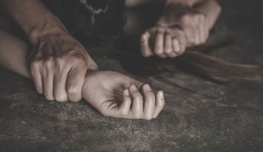 В Алматинской области мужчина насиловал своих дочерей