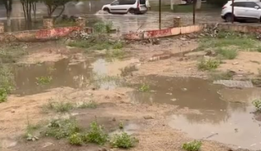 Улицы Актобе затопило ливнем