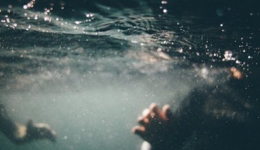 47-летний мужчина утонул в Актау на побережье детского лагеря