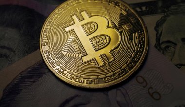 Исторический рекорд: биткоин преодолел порог в 100 тысяч долларов